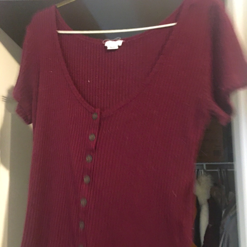 Burgundy/Maroon Scoop Neck T-shirt. Gently Worn